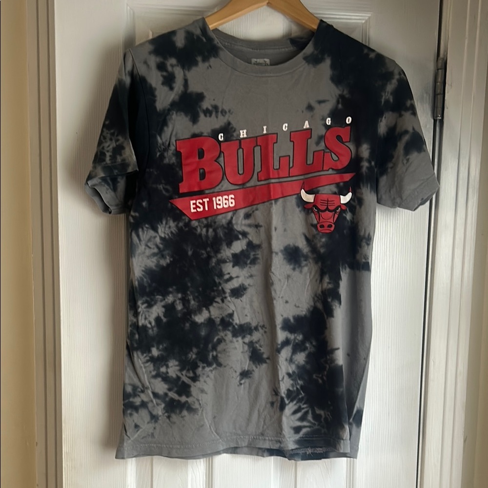 Chicago Bulls Gray and Black Tie-Dye T-Shirt